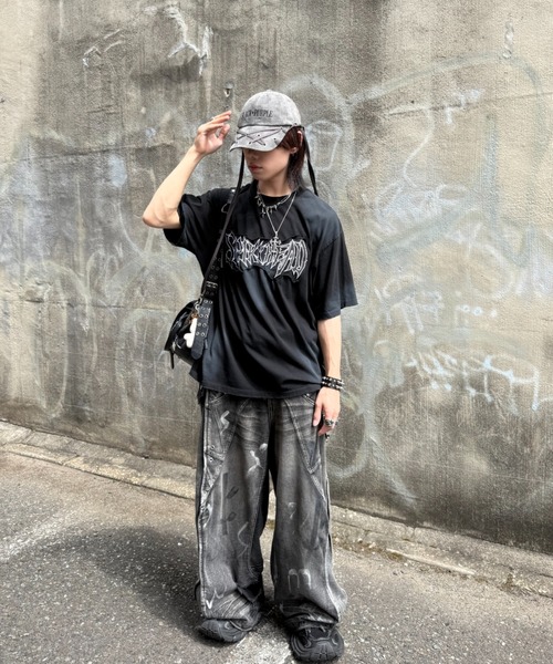 ATMARK(アットマーク)の「《2サイズ展開 / UNISEX 》オーバーサイズ スプレー加工 アソートT(Tシャツ/カットソー・メンズ・ブラック/グレー/ベージュ/ブラック系1・MEDIUM/LARGE)」の15枚目の写真