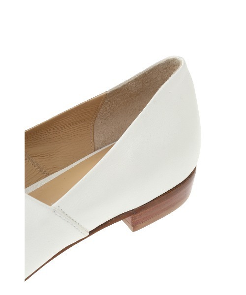 SIDE CUT STACKED HEEL FLAT SHOES（パンプス）｜CLANE（クラネ）の