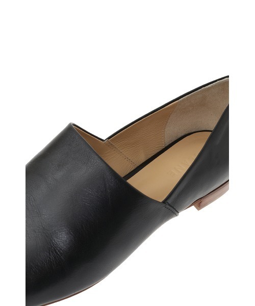 SIDE CUT STACKED HEEL FLAT SHOES（パンプス）｜CLANE（クラネ）の