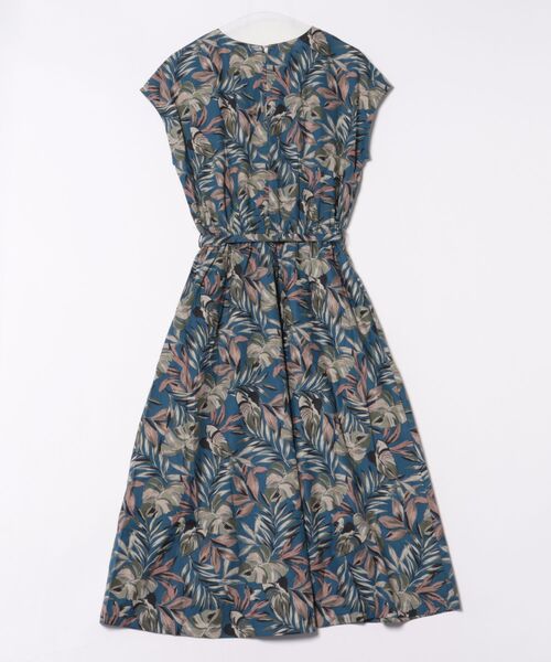 PREFERIR(プレフェリール)の「【真夏に映える】リーフ柄ロングワンピース/涼しげ/エスニック&リゾートテイスト(ワンピース・レディース・ネイビー/イエロー・MEDIUM/LARGE)」の3枚目の写真