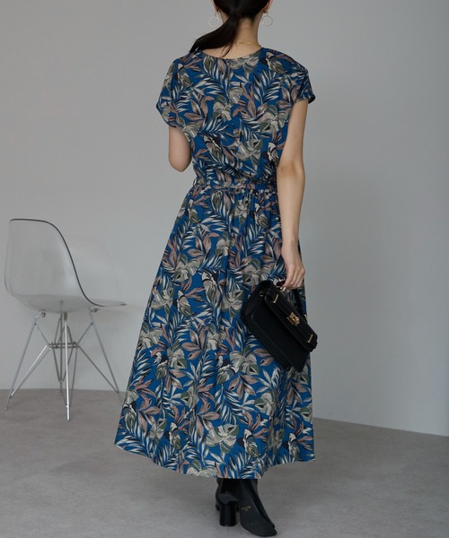 PREFERIR(プレフェリール)の「【真夏に映える】リーフ柄ロングワンピース/涼しげ/エスニック&リゾートテイスト(ワンピース・レディース・ネイビー/イエロー・MEDIUM/LARGE)」の15枚目の写真