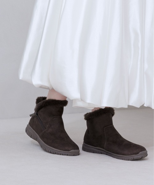 enchanted（エンチャンテッド）の「軽量サイドファスナーエコファーブーツ（ブーツ・レディース・ダークグレー/ダークブラウン/ブラック/グレイッシュベージュ・S/XS/LL/L/M）」の3枚目の写真
