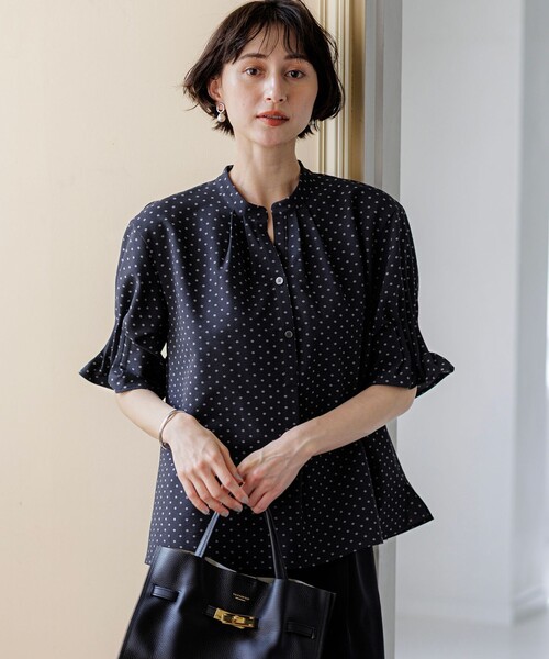 23区 L(ニジュウサンクオオキイサイズ)の「ドットプリント サッカー ブラウス(シャツ/ブラウス・レディース・ベージュ系1/ネイビー系1/ブラック系1/ブラウン系/ネイビー系・44/46/48)」の4枚目の写真