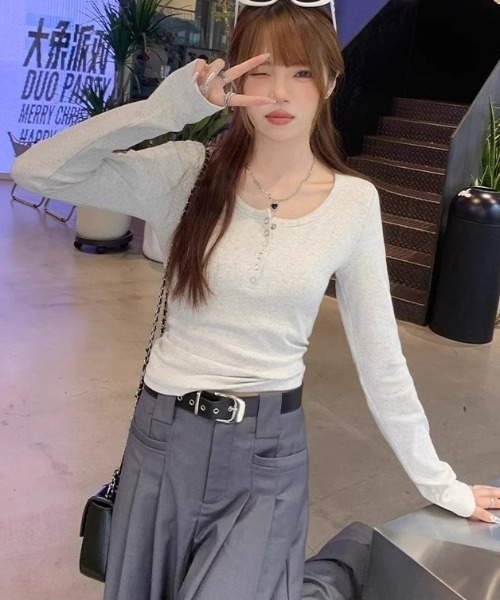 SHEPP(シープ)の「【累計お気に入り9500人突破】ヘンリーネック スリムフィット ロンT/26春夏(Tシャツ/カットソー・レディース・オートミール/ブラック/ホワイト・S/M)」の14枚目の写真