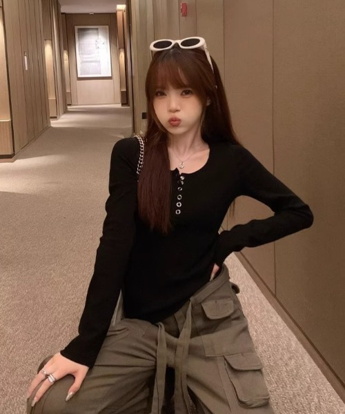 SHEPP(シープ)の「【累計お気に入り9500人突破】ヘンリーネック スリムフィット ロンT/26春夏(Tシャツ/カットソー・レディース・オートミール/ブラック/ホワイト・S/M)」の10枚目の写真