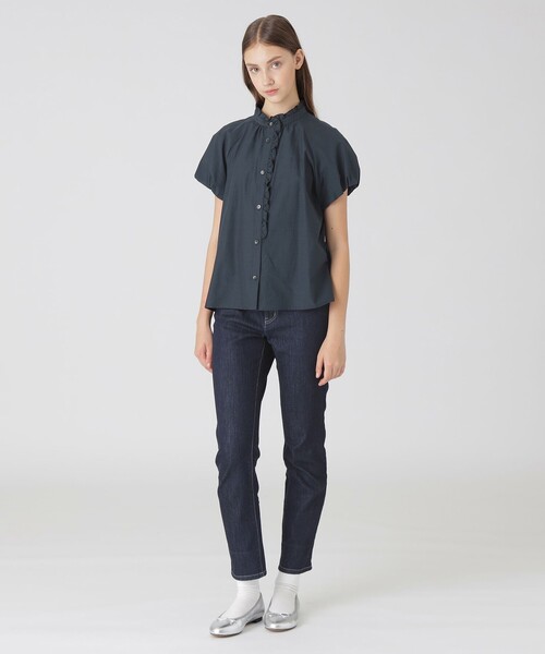 BLUE LABEL CRESTBRIDGE(ブルーレーベルクレストブリッジ)の「ドライクリアシャンブレーフリルブラウス(シャツ/ブラウス・レディース・ダークネイビー/オフホワイト・38/36)」の8枚目の写真