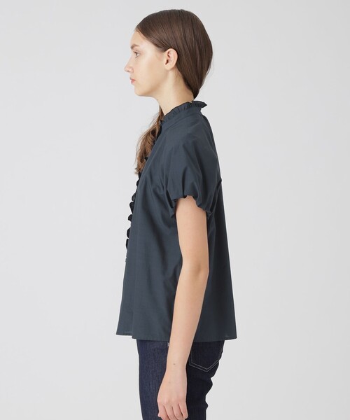 BLUE LABEL CRESTBRIDGE(ブルーレーベルクレストブリッジ)の「ドライクリアシャンブレーフリルブラウス(シャツ/ブラウス・レディース・ダークネイビー/オフホワイト・38/36)」の9枚目の写真