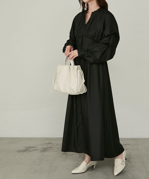 Cherir Mignon（シェリルミニョン）の「【Cherir Mignon】- Silhouette Couture -タックスリーブスキッパーギャザーシャツワンピース（ワンピース・レディース・ブラック/チャコールグレー/ホワイト・M/S）」の21枚目の写真
