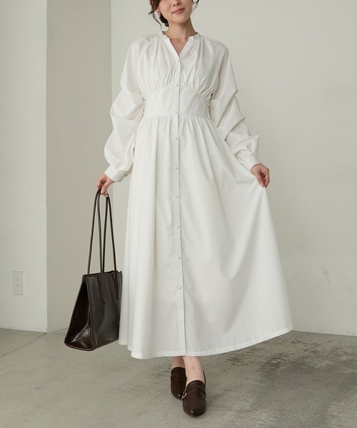 Cherir Mignon（シェリルミニョン）の「【Cherir Mignon】- Silhouette Couture -タックスリーブスキッパーギャザーシャツワンピース（ワンピース・レディース・ブラック/チャコールグレー/ホワイト・M/S）」の4枚目の写真