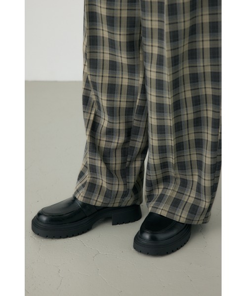 crie conforto（クリーコンフォルト）の「バックリングプラットフォームローファー　靴（ローファー・レディース・ブラウン/ブラック・SMALL/MEDIUM/LARGE/LL）」の3枚目の写真