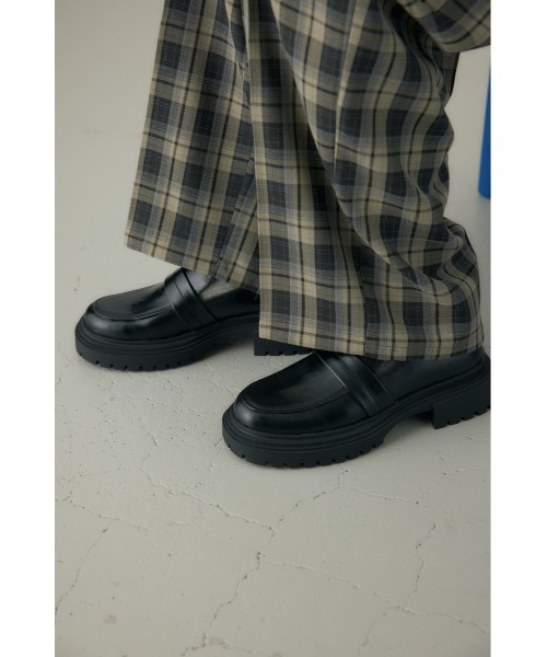 crie conforto（クリーコンフォルト）の「バックリングプラットフォームローファー　靴（ローファー・レディース・ブラウン/ブラック・SMALL/MEDIUM/LARGE/LL）」の4枚目の写真