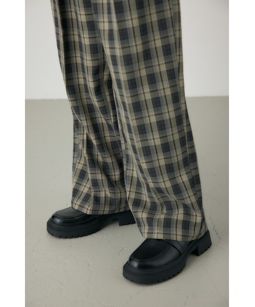 crie conforto（クリーコンフォルト）の「バックリングプラットフォームローファー　靴（ローファー・レディース・ブラウン/ブラック・SMALL/MEDIUM/LARGE/LL）」の5枚目の写真