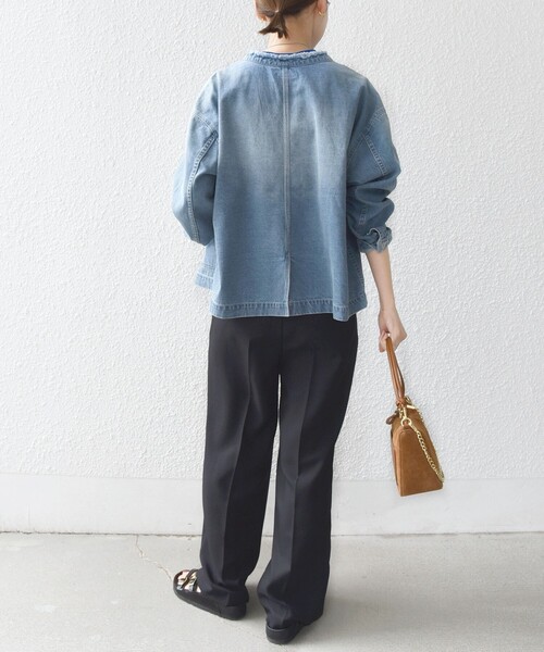 SHIPS（シップス）の「【WEB限定】〈洗濯機可能〉ノーカラー デニム カバー オール（デニムジャケット・レディース・ブルー/ネイビー・ONE SIZE）」の5枚目の写真