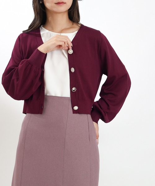 ASTORIA ODIER（アストリアオディール）の「アソート装飾ボタンVネックカーディガン（カーディガン/ボレロ・レディース・ブラウン/アイボリー/ブラック/ワイン・MEDIUM）」の4枚目の写真