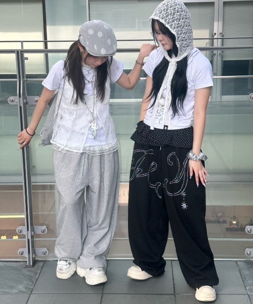 FANCY CLUB（ファンシークラブ）の「【FANCY CLUB】ANGEL VINTAGE SWEATPANTS 別注 / 【ファンシークラブ】エンジェルヴィンテージスウェットパンツ（スウェットパンツ・レディース・グレー/ブラック・ONE SIZE）」の12枚目の写真