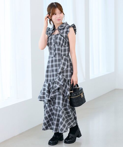 MAJESTIC LEGON（マジェスティックレゴン）の「デコルテオープンノースリロングワンピ（ワンピース・レディース・ブラック/オフホワイト/ブラック系その他・MEDIUM/SMALL）」の13枚目の写真