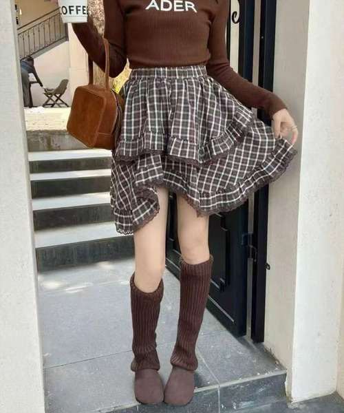 STAY MOTION（ステイモーション）の「【WEB限定】裾アシンメトリーチェック柄フリルミニスカート［韓国ファッション ガーリー］（スカート・レディース・ブラック/ブラウン・S/M）」の2枚目の写真