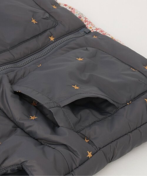 sense of wonder（センスオブワンダー）の「リバティアデラジャ星刺しゅうベスト（ベスト・キッズ・レンガ/ブルー/チャコール・110cm/120cm/80ｃｍ/90cm/100cm）」の7枚目の写真