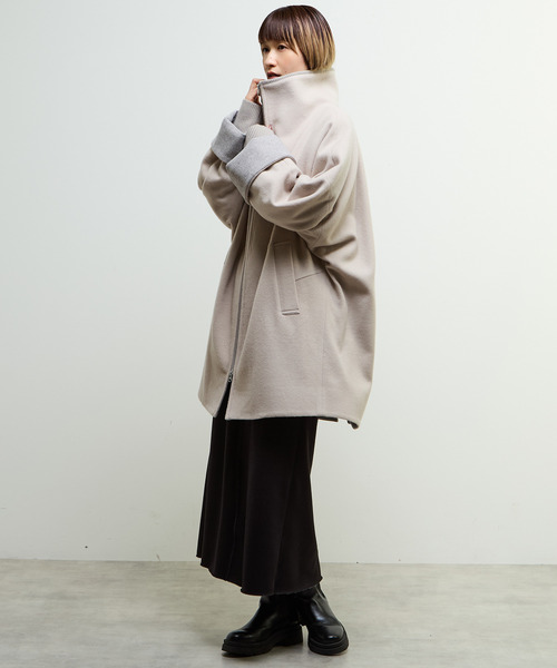 SOFFITTO(ソフィット)の「【nota della mano sinistra(ノータ デラ マノ シニストラ)】ドルマンファスナーハイネックコート(その他アウター・レディース・ベージュ/ブラック・FREE)」の17枚目の写真