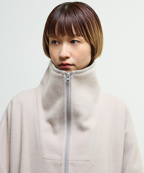 SOFFITTO(ソフィット)の「【nota della mano sinistra(ノータ デラ マノ シニストラ)】ドルマンファスナーハイネックコート(その他アウター・レディース・ベージュ/ブラック・FREE)」の22枚目の写真