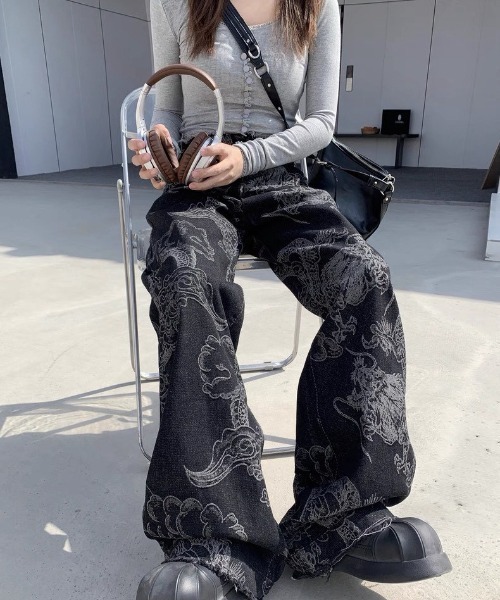 almo(アルモ)の「【LAMPOON】タトゥードラゴンブラックデニムパンツ(デニムパンツ・レディース・ブラック・SMALL/MEDIUM/LARGE)」の4枚目の写真