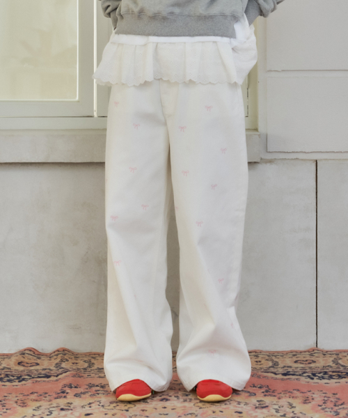 RONRON(ロンロン)の「RIBBON PATTERN WIDE DENIM PANTS WHITE(デニムパンツ・レディース・その他・SMALL/MEDIUM)」の1枚目の写真