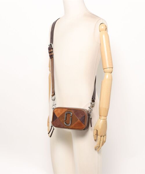 MARC JACOBS(マークジェイコブス)の「THE SNAPSHOTSUEDE PATCHWORK SNAPSHOT/ザ スエード パッチワーク スナップショット(ショルダーバッグ・レディース・ブラウン系その他・ONE SIZE)」の12枚目の写真