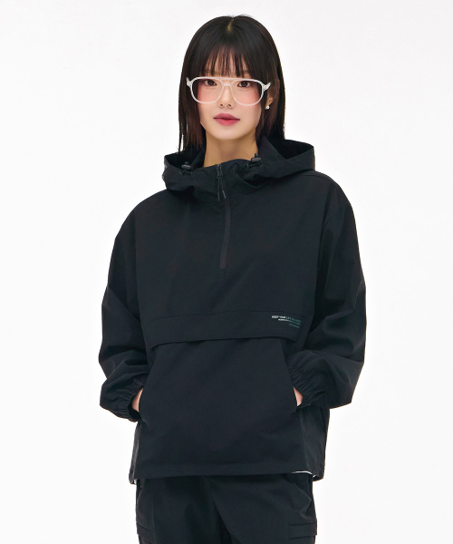CHASECULT(チェイスカルト)の「共用ストレッチフードアノラックTシャツ-ブラック(ナイロンジャケット・メンズ・ブラック・100/110/95/105/90)」の4枚目の写真