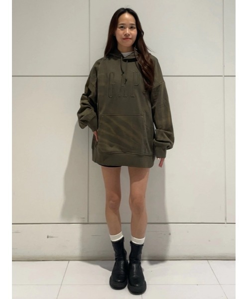 GAP(ギャップ)の「ヴィンテージソフト オーバーサイズ GAPロゴパーカー(パーカー・メンズ・カーキ/ブラック/キャメル・XL/L/M/S/XS)」の15枚目の写真