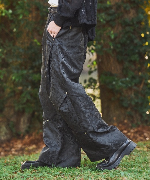 CASPER JOHN（キャスパージョン）の「Paisley tuck pants/ペイズリータックパンツ（その他パンツ・メンズ・グレー/ブラック・LARGE/MEDIUM/SMALL/X-SMALL）」の4枚目の写真