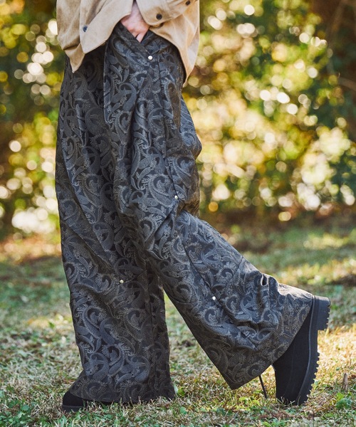 CASPER JOHN（キャスパージョン）の「Paisley tuck pants/ペイズリータックパンツ（その他パンツ・メンズ・グレー/ブラック・LARGE/MEDIUM/SMALL/X-SMALL）」の8枚目の写真