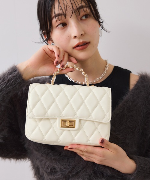 VIS（ビス）の「チェーンハンドルキルティングショルダーバッグ/2WAY・一部WEB限定カラー（ショルダーバッグ・レディース・オフホワイト/ブラック/サックスブルー/ピンク・FREE）」の10枚目の写真