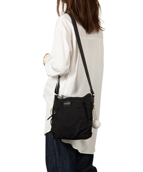 Kanana project(カナナプロジェクト)の「kanana project collection ECD-1 ショルダーバッグ 縦 19082(ショルダーバッグ・レディース・ブラック/ネイビー/ベージュ・FREE)」の2枚目の写真