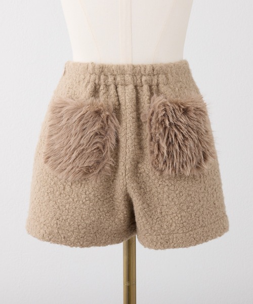 Seemi. byNICECLAUP（ シーミーバイナイスクラップ）の「【Seemi.】ポケットファーボアショートパンツ（その他パンツ・レディース・ベージュ/ブラック/オフホワイト・FREE）」の11枚目の写真