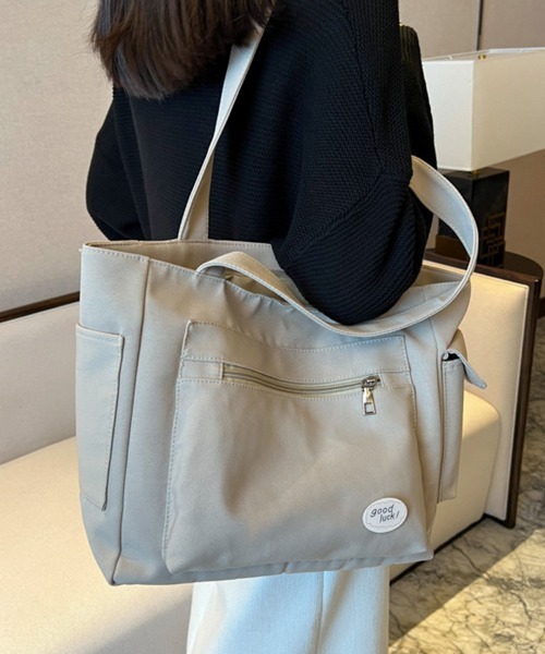 SallyLunn(サリーラン)の「マルチポケットショルダートートバッグ(ショルダーバッグ・レディース・ブラック/グリーン/ホワイト/ベージュ・FREE)」の2枚目の写真