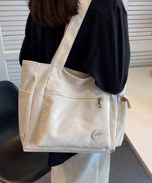 SallyLunn(サリーラン)の「マルチポケットショルダートートバッグ(ショルダーバッグ・レディース・ブラック/グリーン/ホワイト/ベージュ・FREE)」の1枚目の写真