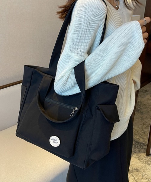 SallyLunn(サリーラン)の「マルチポケットショルダートートバッグ(ショルダーバッグ・レディース・ブラック/グリーン/ホワイト/ベージュ・FREE)」の3枚目の写真
