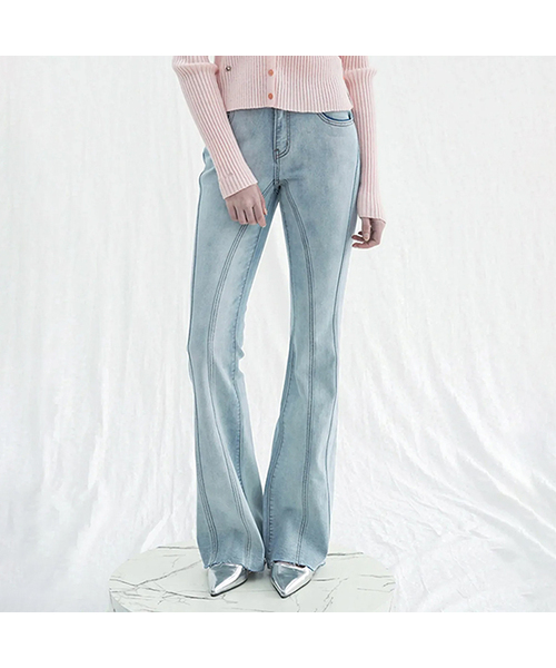 Vivacious(ビバシャス)の「Curved Bootscut Denim Pants LIGHT BLUE(デニムパンツ・レディース・ライトブルー・LARGE/MEDIUM/SMALL)」の1枚目の写真