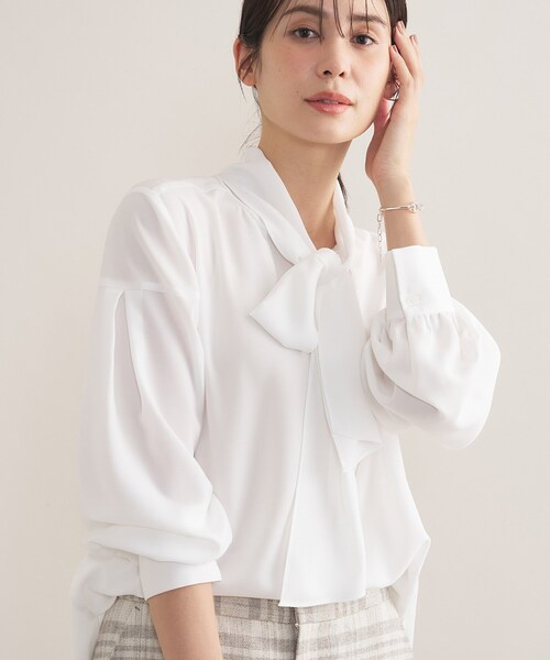 INDIVI（インディヴィ）の「【セレモニー／洗える】ジョーゼットボウタイブラウス（シャツ/ブラウス・レディース・サックスブルー/ライトグレー/ホワイト・15 /13/05/40/38/36/19）」の2枚目の写真