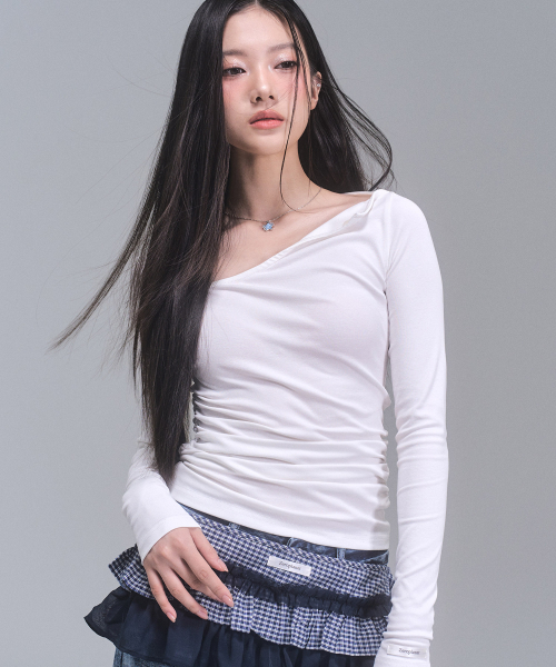 ZEROPLANET（ゼロプラネット）の「クロエ アンバランススリーブトップ [ホワイト]（Tシャツ/カットソー・レディース・ホワイト・SMALL/MEDIUM）」の6枚目の写真