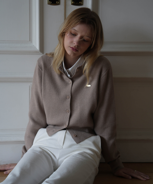 DEHEVE（デヘヴェ）の「Basic Round Knit Cardigan [Beige]（カーディガン/ボレロ・レディース・その他・FREE）」の3枚目の写真