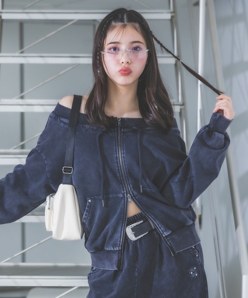 repipi armario(レピピ アルマリオ)の「AcidオフショルZIPカーディガン(スウェット・キッズ・ピンク系その他/ブラック系その他/グレー・SMALL/MEDIUM/LARGE)」の2枚目の写真