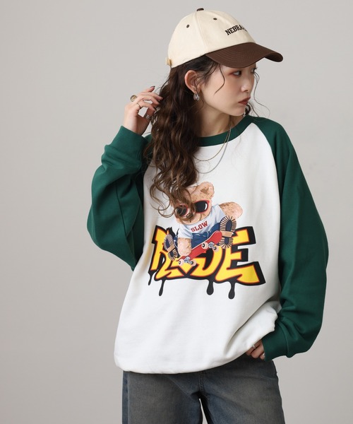 FUNALIVE(ファンアライブ)の「裏毛ラグランクルートレーナー(スウェット・メンズ・ホワイト×グリーン/杢グレー/ホワイト系その他2/パープル/ブラック×ホワイト/ホワイト系その他/ホワイト×イエロー/ホワイト×パープル/ホワイト×ブラック/ブラック・M/L)」の11枚目の写真
