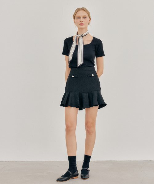 YUPPE(ヨッペ)の「TWEED SHIRRING SKIRT_BLACK(スカート・レディース・その他・SMALL/MEDIUM)」の4枚目の写真