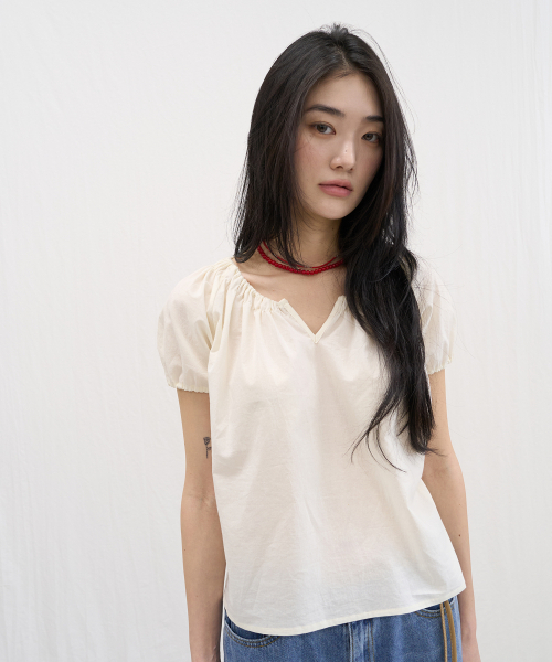 JULIAPEPE（ジュリアペペ）の「Amy Shirring Puff Blouse (Cream)（シャツ/ブラウス・レディース・その他・FREE）」の3枚目の写真