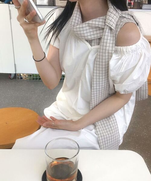 JULIAPEPE（ジュリアペペ）の「Amy Shirring Puff Blouse (Cream)（シャツ/ブラウス・レディース・その他・FREE）」の8枚目の写真