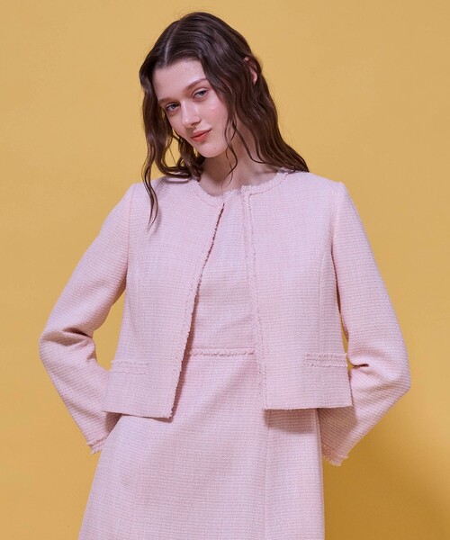 TOCCA(トッカ)の「GLOW SILHOUETTE ジャケット(ノーカラージャケット・レディース・アイボリー系/ネイビー系/ピンク系/ライトグリーン系・0/2/4/6)」の4枚目の写真