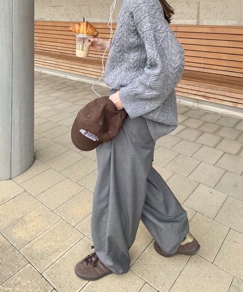ISOOK(アイスー)の「ビッグサイズケーブルニット(kiharu select) / セーター プルオーバー ルーズ オーバーサイズ 長袖 クルーネック ラウンドネック 丸首 グレー アイボリー(ニット/セーター・レディース・アイボリー/グレー・FREE)」の4枚目の写真