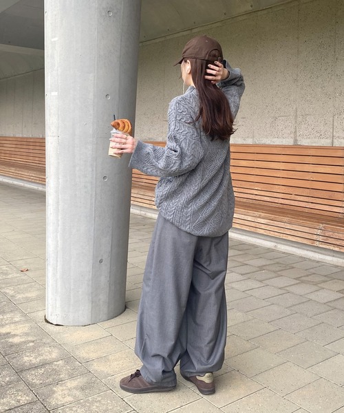 ISOOK(アイスー)の「ビッグサイズケーブルニット(kiharu select) / セーター プルオーバー ルーズ オーバーサイズ 長袖 クルーネック ラウンドネック 丸首 グレー アイボリー(ニット/セーター・レディース・アイボリー/グレー・FREE)」の5枚目の写真