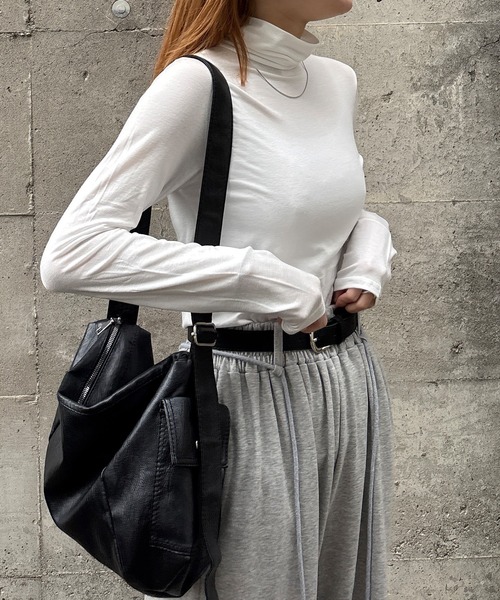 ISOOK（アイスー）の「【ISOOK / アイスー】ベーシックタートルネック / ハイネック 長袖 カットソー インナー Tシャツ シンプルトップス 白 黒 無地 ホワイト ブラック（Tシャツ/カットソー・レディース・ブラック/ホワイト・FREE）」の2枚目の写真